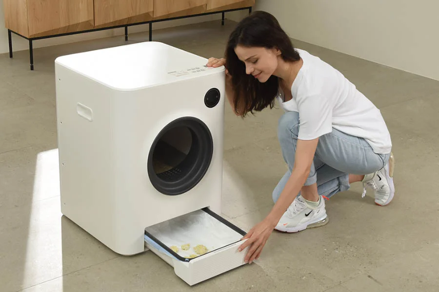 self-cleaning cat litter box